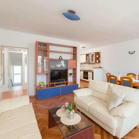 Franke Apartment *